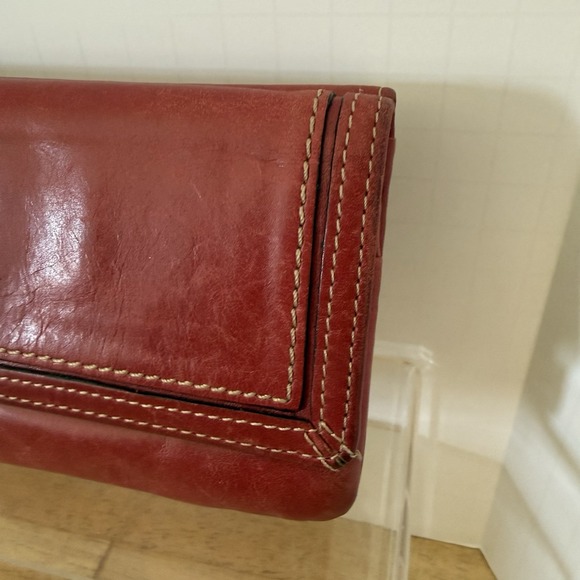 Red Fossil Wallet Checkbook Distressed Multiple Pockets Organized Credit Cards - Picture 6 of 16